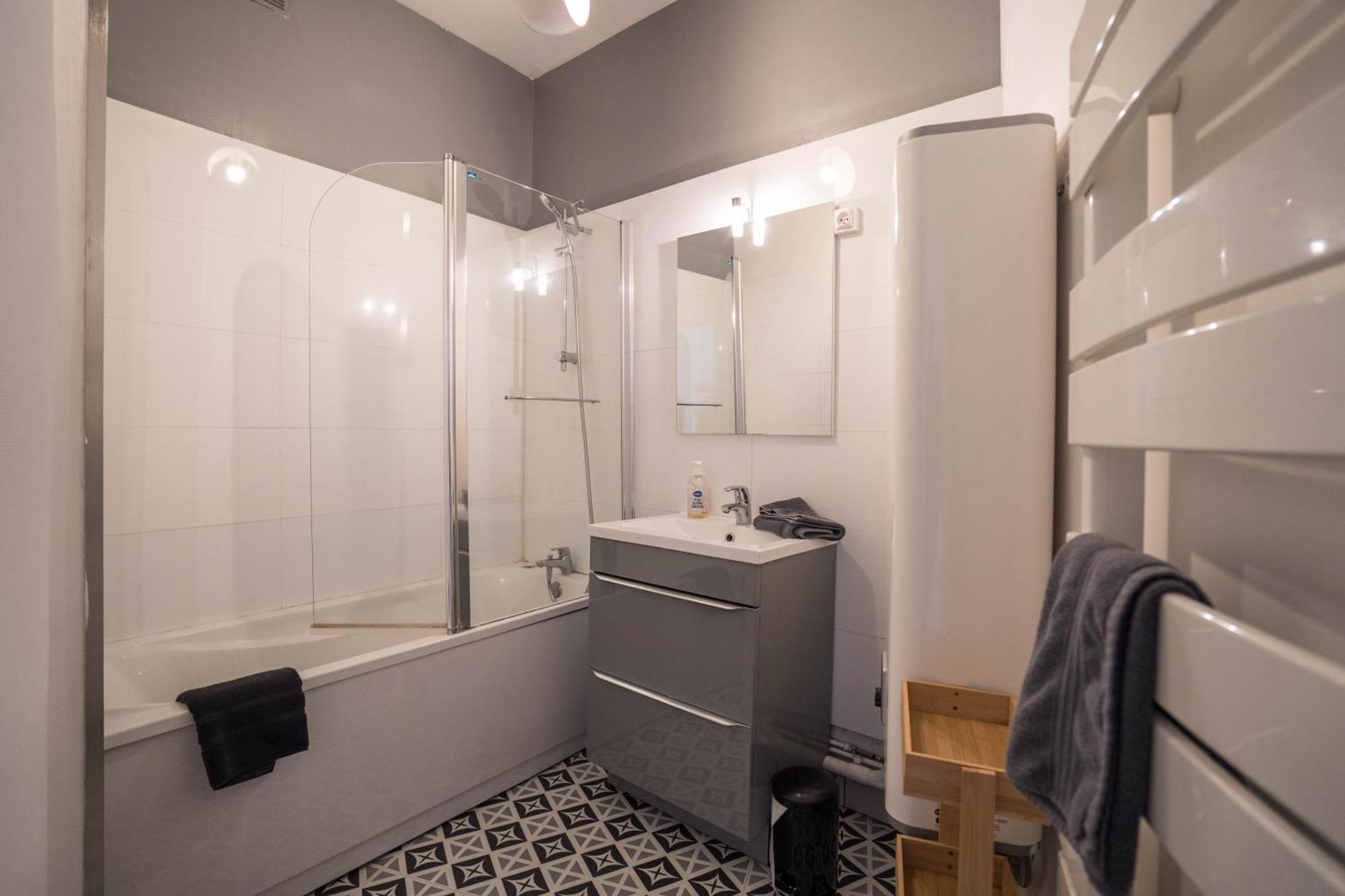 רואן Charming City Center Flat מראה חיצוני תמונה